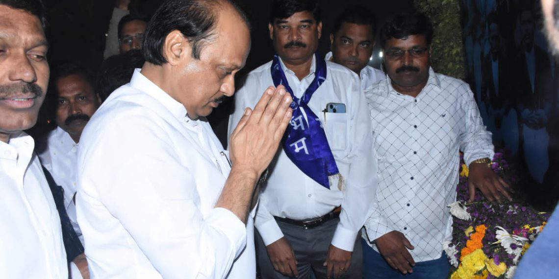 कोरेगाव भीमा येथील ऐतिहासिक विजयस्तंभास उपमुख्यमंत्री अजित पवार यांचे अभिवादन कोरेगाव भीमा येथील ऐतिहासिक विजयस्तंभास उपमुख्यमंत्री अजित पवार यांचे अभिवादन