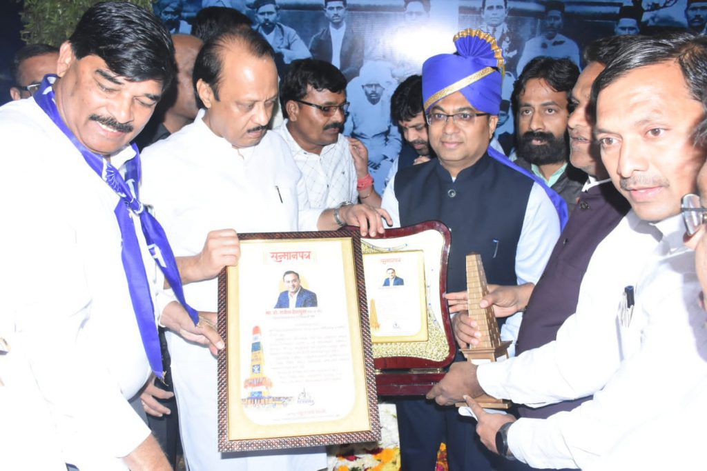 कोरेगाव भीमा येथील ऐतिहासिक विजयस्तंभास उपमुख्यमंत्री अजित पवार यांचे अभिवादन Whatsapp image 2024 01 01 at 83990855974247334484