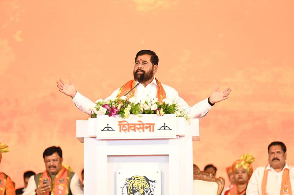 मराठा समाजाला दहा टक्के आरक्षण, मागासवर्ग आयोगाच्या अहवालाला मंत्रिमंडळाची मंजुरी मराठा समाजाला दहा टक्के आरक्षण, मागासवर्ग आयोगाच्या अहवालाला मंत्रिमंडळाची मंजुरी