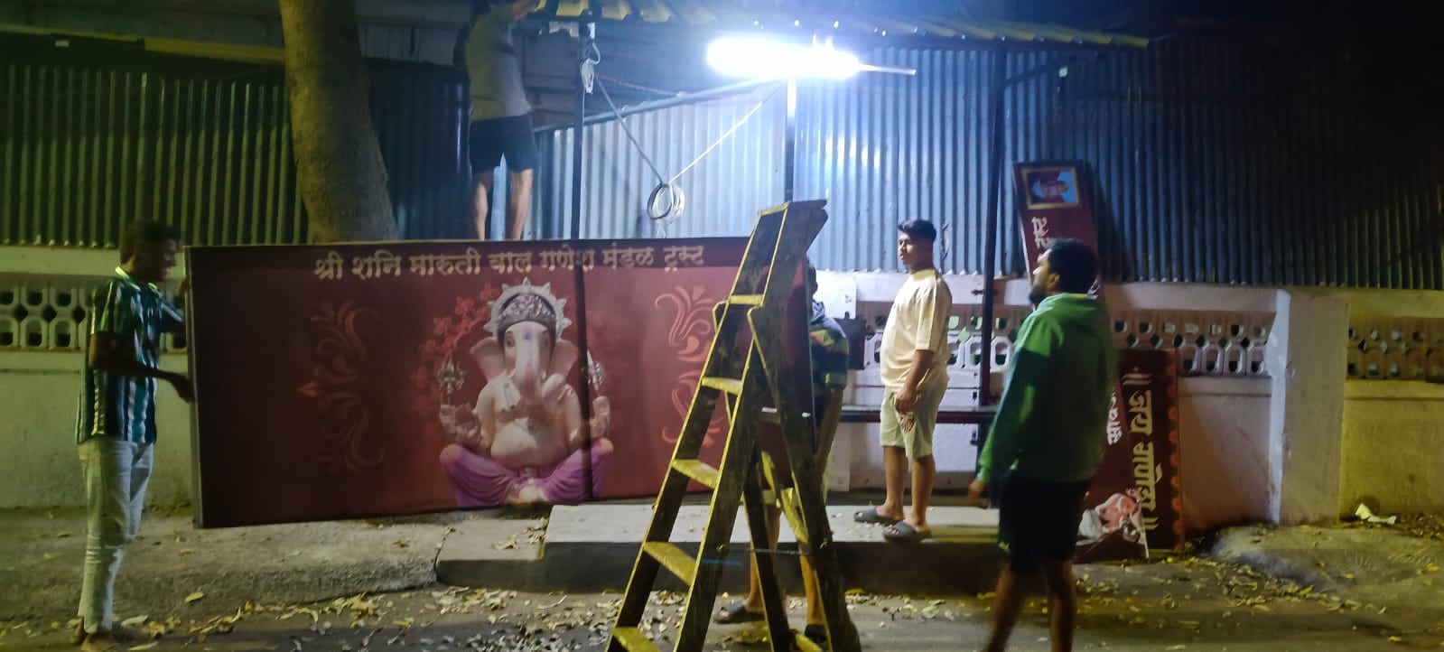 एरंडवण्यातील गणेश मंडळाने सुरू केलेल्या समाजपयोगी वाचनालयावर पालिकेची कारवाई नक्की कशासाठी?  