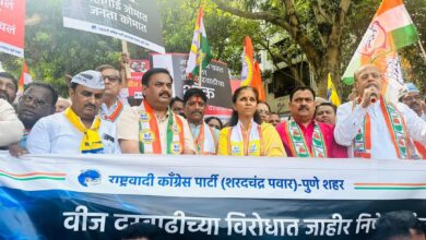 पुण्यामध्ये महाविकास आघाडीच्या वतीने वीज दर वाढीचा निषेध व्यक्त करत आंदोलन