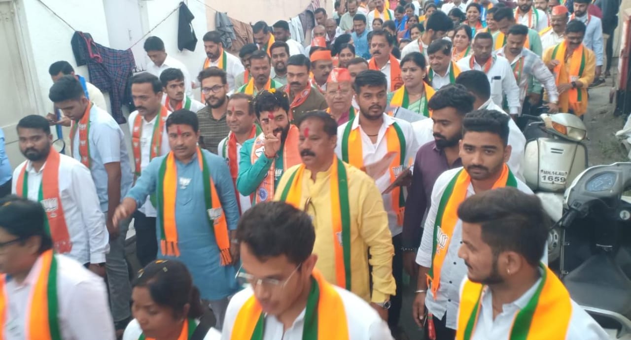 मुरलीधर मोहोळ यांची कर्वेनगरमधून&nbsp; पदयात्रेद्वारे प्रत्यक्ष प्रचाराला सुरुवात..