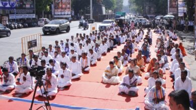 कोथरूडमध्ये सामुदायिक महा बुद्धवंदना घेऊन डॉ. बाबासाहेब आंबेडकर यांना अभिवादन..