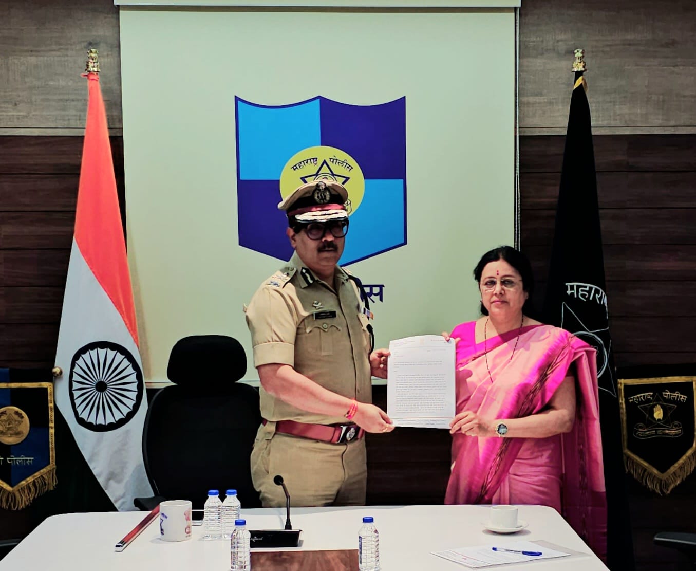 ब्लॅक या पबच्या मालकाचे नाव एफआयआर मधून का वगळले-खासदार मेधा कुलकर्णी