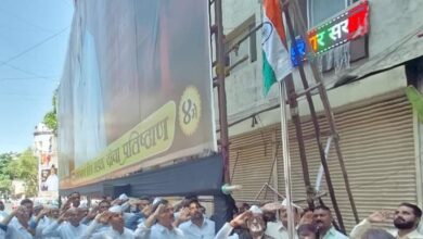 पुण्यात महाराष्ट्र दिनानिमित्त  राष्ट्रवादी काँग्रेस पक्षाच्या वतीने झेंडावंदन