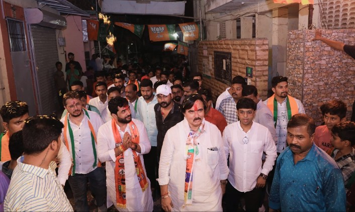मुळा-मुठा होणार सुंदर आणि प्रदूषणमुक्त-मुरलीधर मोहोळ; केळेवाडी, मोरे विद्यालय परिसरात मोहोळ यांची पदयात्रा मुळा-मुठा होणार सुंदर आणि प्रदूषणमुक्त-मुरलीधर मोहोळ; केळेवाडी, मोरे विद्यालय परिसरात मोहोळ यांची पदयात्रा