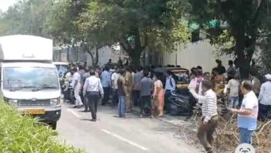 पुण्यात जड वाहनांना बंदी असलेल्या रस्त्यांवर नियमांचे काटेकोर पालन करण्याची खासदार मेधा कुलकर्णी यांची पोलीस आयुक्तांकडे मागणी