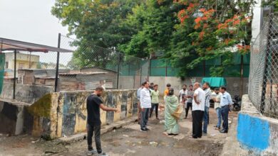भुसारी कॉलनी, शास्त्रीनगर भागातील नाल्यांची माजी नगरसेवक दिलीप वेडे पाटील, माजी नगरसेविका अल्पना वरपे यांनी पालिका अधिकाऱ्यांसह केली पाहणी