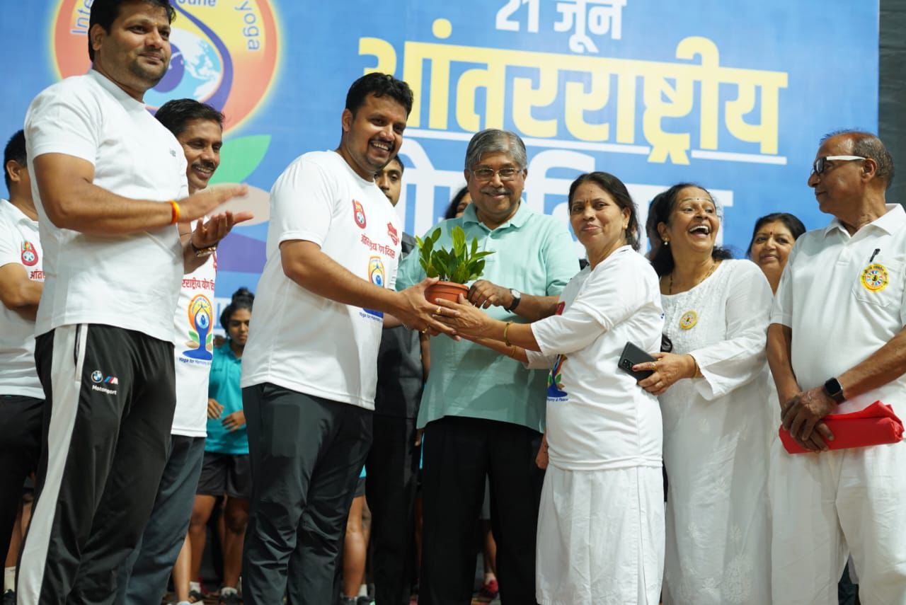 म्हाळुंगे-बालेवाडी येथे अमोल बालवडकर आयोजीत पुणे शहरातील सर्वात मोठा योग दिन उत्साहात साजरा..