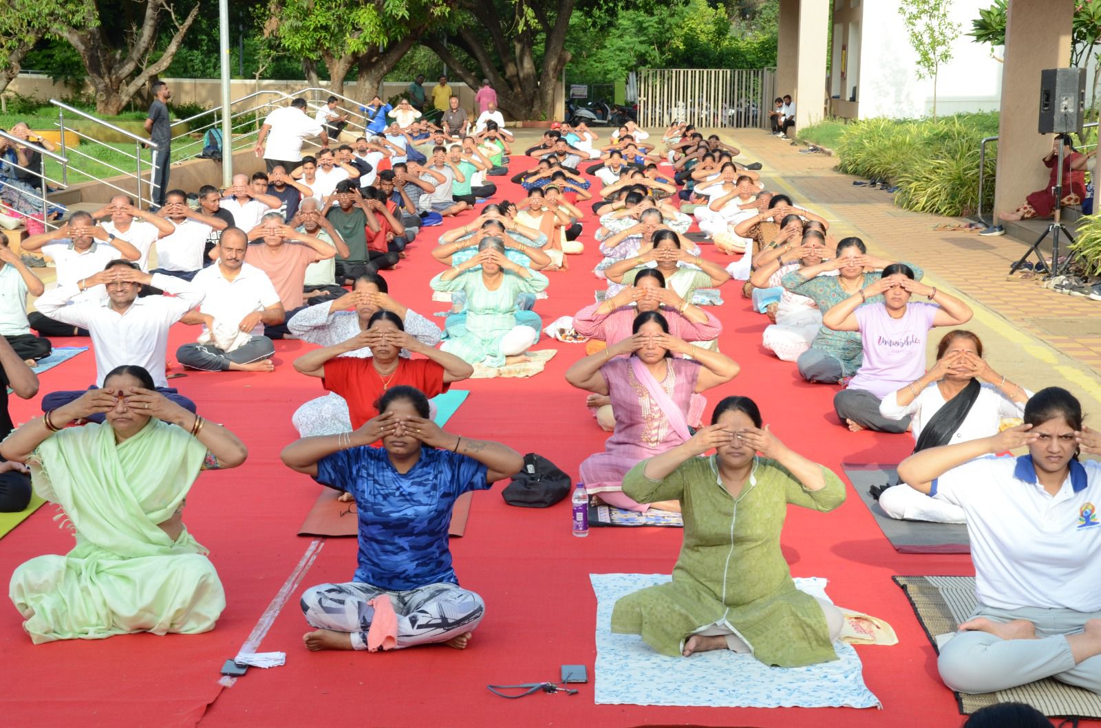 कर्वेनगरवासियांनी योग शिबिरातून घेतले निरोगी आरोग्याचे धडे..