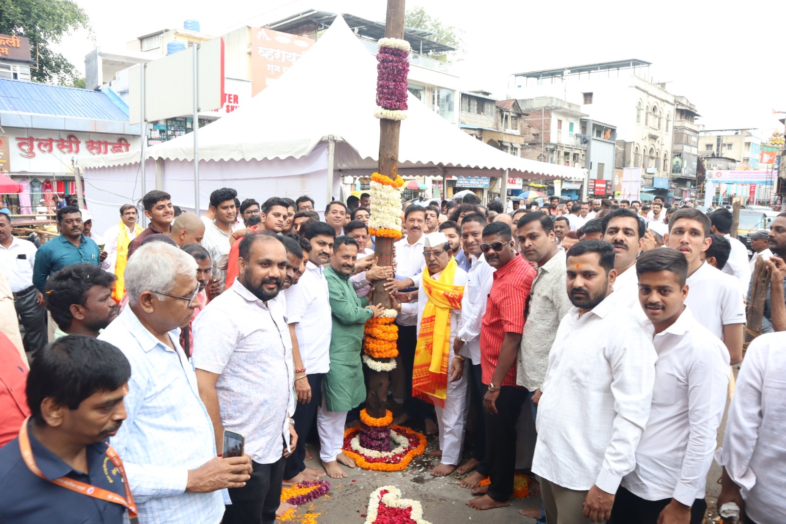 ‘दगडूशेठ गणपती’ च्या सजावटीस वासापूजनाने प्रारंभ; हिमाचल प्रदेश मधील श्री जटोली शिवमंदिराची प्रतिकृती साकारणार