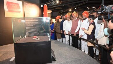 शिवछत्रपती यांच्या वाघनखांसह शिवकालीन शस्त्रांचे प्रदर्शन&nbsp; साताऱ्यात सुरू ;&nbsp; मुख्यमंत्री एकनाथ शिंदे यांच्या हस्ते उद्घाटन