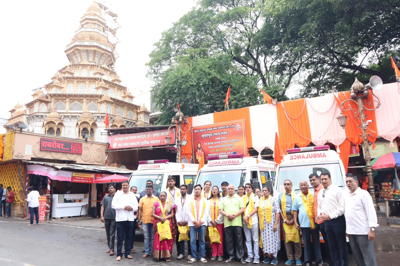 आषाढी पालखी सोहळ्याकरीता ‘दगडूशेठ’ गणपती ट्रस्ट तर्फे तीन रुग्णवाहिका आणि दोन टँकर पुण्यातून रवाना