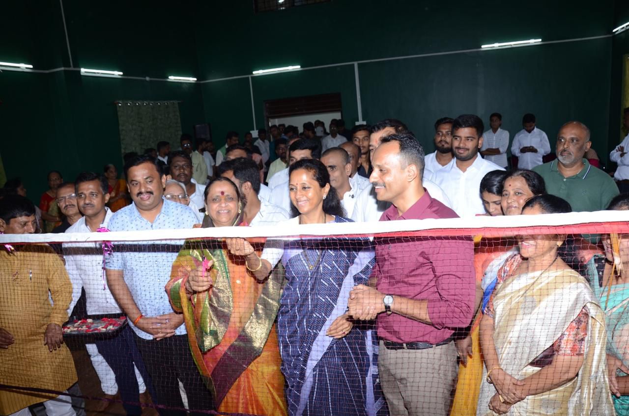 कर्वेनगरमध्ये नूतनीकरण केलेल्या बॅडमिंटन कोर्टचे सुप्रिया सुळे यांच्या हस्ते लोकार्पण.. कर्वेनगरमध्ये नूतनीकरण केलेल्या बॅडमिंटन कोर्टचे सुप्रिया सुळे यांच्या हस्ते लोकार्पण..