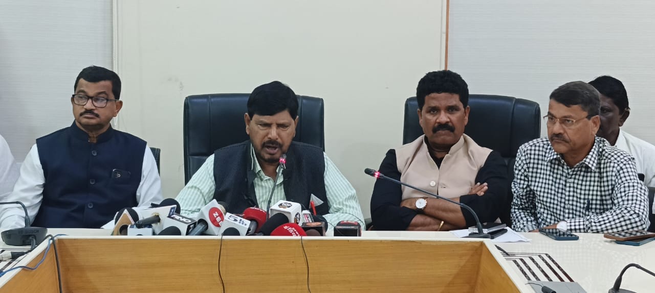 पुण्यात केंद्रीय राज्यमंत्री रामदास आठवले यांनी विधानसभा निवडणुकीच्या पार्श्वभूमीवर पत्रकार परिषदेत केली ही मागणी..