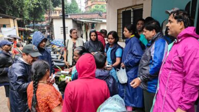 कोथरुड मधील पूरग्रस्तांना चंद्रकांत पाटील यांचा मदतीचा हात