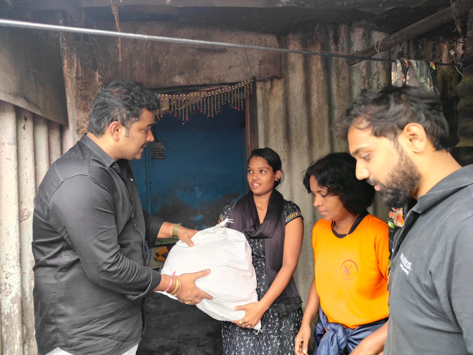 पूरग्रस्तांच्या सेवेसाठी मंत्री चंद्रकांत पाटील यांची कार्यतत्परता पूरग्रस्तांच्या सेवेसाठी मंत्री चंद्रकांत पाटील यांची कार्यतत्परता