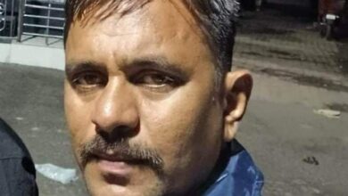 पुणे हिट अँड रन मध्ये जीव गमावलेले पोलीस कर्मचारी समाधान कोळी यांच्या कुटुंबीयांना राष्ट्रवादी काँग्रेसचे शहराध्यक्ष दीपक मानकर यांचेकडून एक लाख रुपयांची मदत