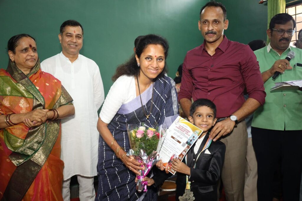 कर्वेनगरमध्ये नूतनीकरण केलेल्या बॅडमिंटन कोर्टचे सुप्रिया सुळे यांच्या हस्ते लोकार्पण.. Img 20240704 wa00241216088459554386274 2