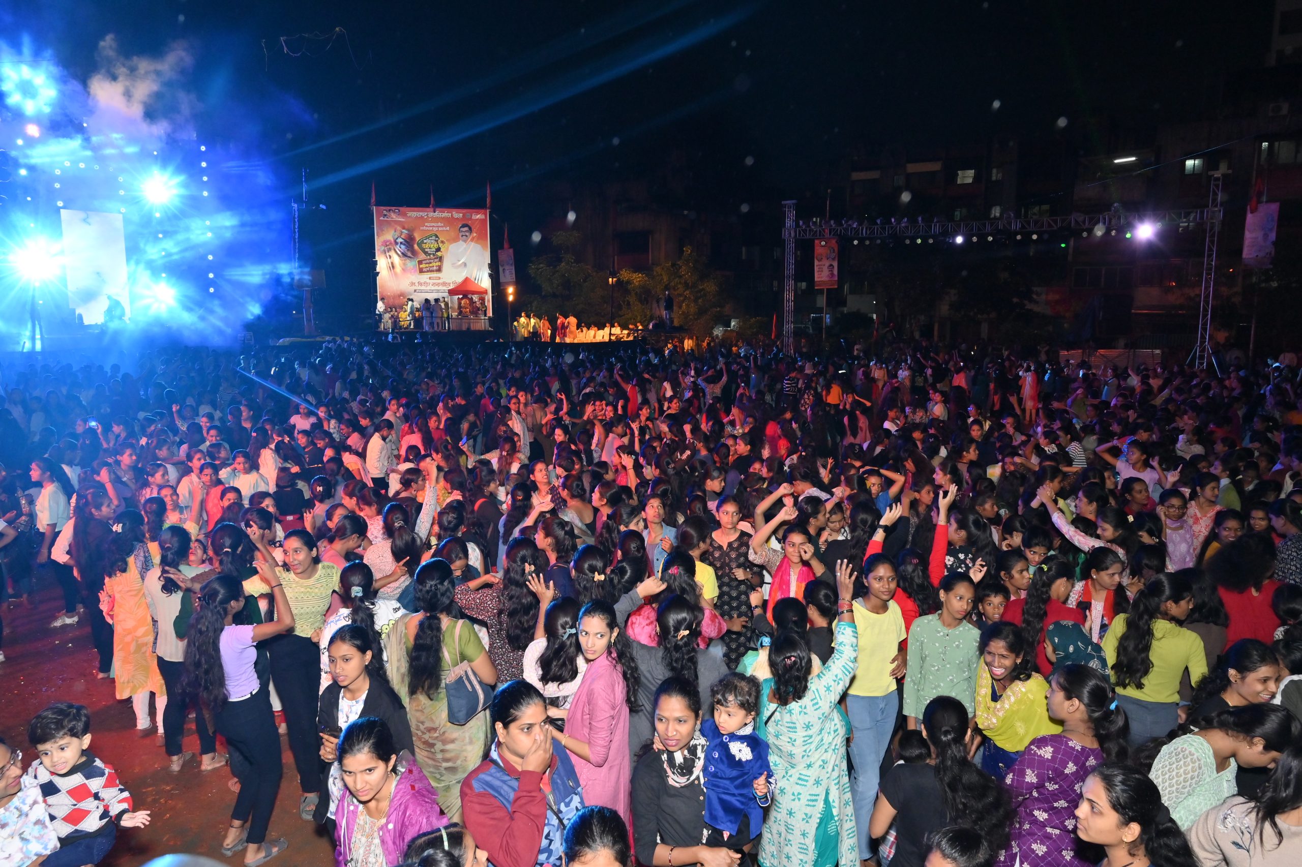 धन्यवाद किशोर दादा फक्त तुमच्यामुळे आम्ही महिला सुरक्षितपणे मनसोक्त दहीहंडीचा आनंद घेऊ शकलो.