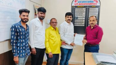 कर्वेनगर, वारजे परिसरात रस्त्यावरून वाहणाऱ्या ड्रेनेजच्या सांडपाण्यामुळे नागरिकांचे आरोग्य धोक्यात ; तातडीने उपाययोजना करण्याची मागणी