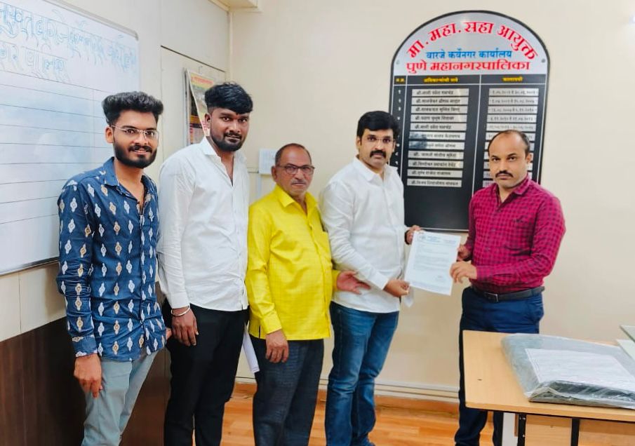 कर्वेनगर, वारजे परिसरात रस्त्यावरून वाहणाऱ्या ड्रेनेजच्या सांडपाण्यामुळे नागरिकांचे आरोग्य धोक्यात ; तातडीने उपाययोजना करण्याची मागणी