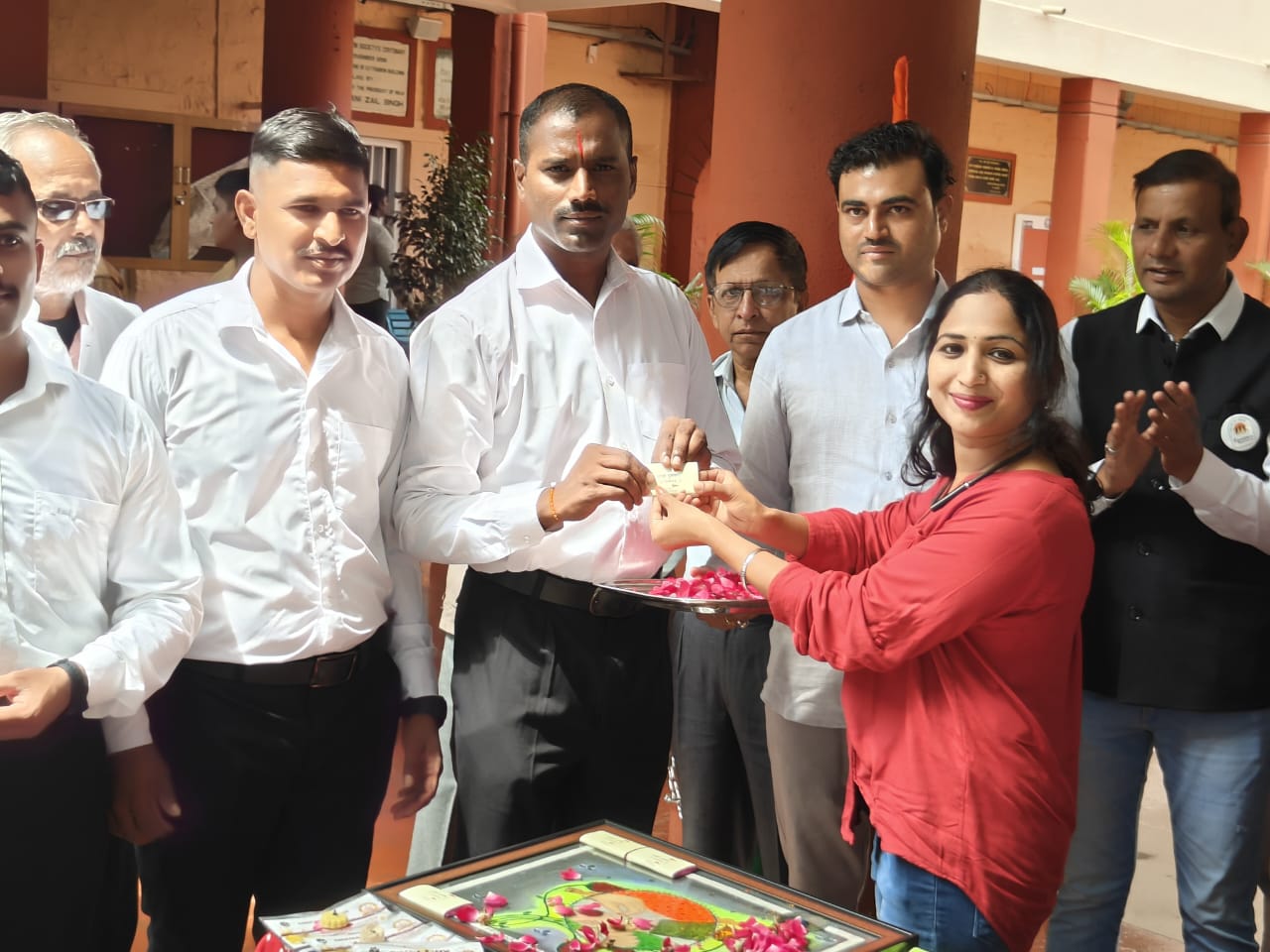 भारत माता की जय या जयघोषात पुण्याहून कश्मीरला जवानांसाठी राख्या रवाना..