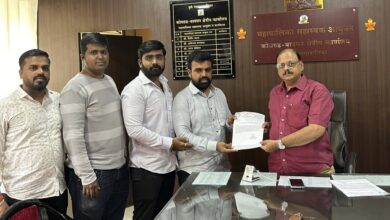कोथरूडमध्ये रस्त्यांवरील खड्ड्यांविरोधात राष्ट्रवादी युवक काँग्रेसच्या वतीने गिरीश गुरनानींचे क्षेत्रीय कार्यालयास निवेदन