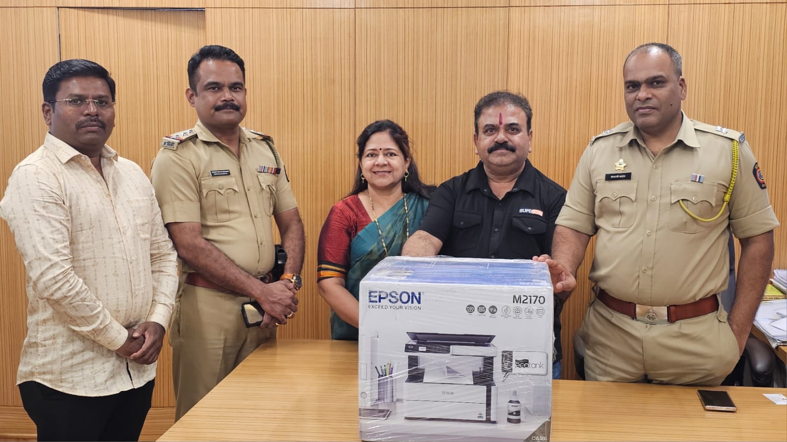 फ्लेक्सचा खर्च टाळून कोथरूड पोलीस स्टेशनला झेरॉक्स, प्रिंटर स्कॅनर भेट..