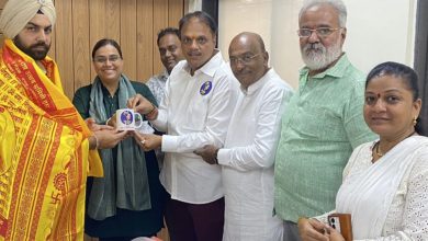 पुण्यातील गणेश उत्सव निर्विघ्न पणे पार पाडण्यात महत्वाची भूमिका बजावलेले पोलीस उपायुक्त संदीप गिल यांचा रिपब्लिकन पार्टी ऑफ इंडिया आणि राष्ट्रवादी काँग्रेस यांचे तर्फे सन्मान