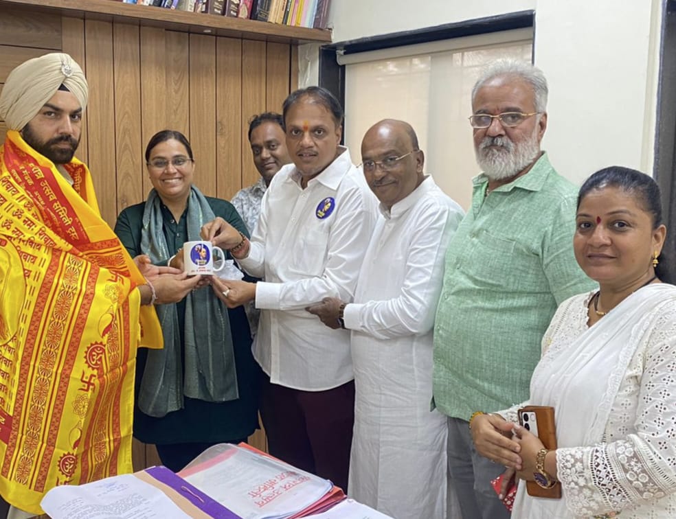 पुण्यातील गणेश उत्सव निर्विघ्न पणे पार पाडण्यात महत्वाची भूमिका बजावलेले पोलीस उपायुक्त संदीप गिल यांचा रिपब्लिकन पार्टी ऑफ इंडिया आणि राष्ट्रवादी काँग्रेस यांचे तर्फे सन्मान