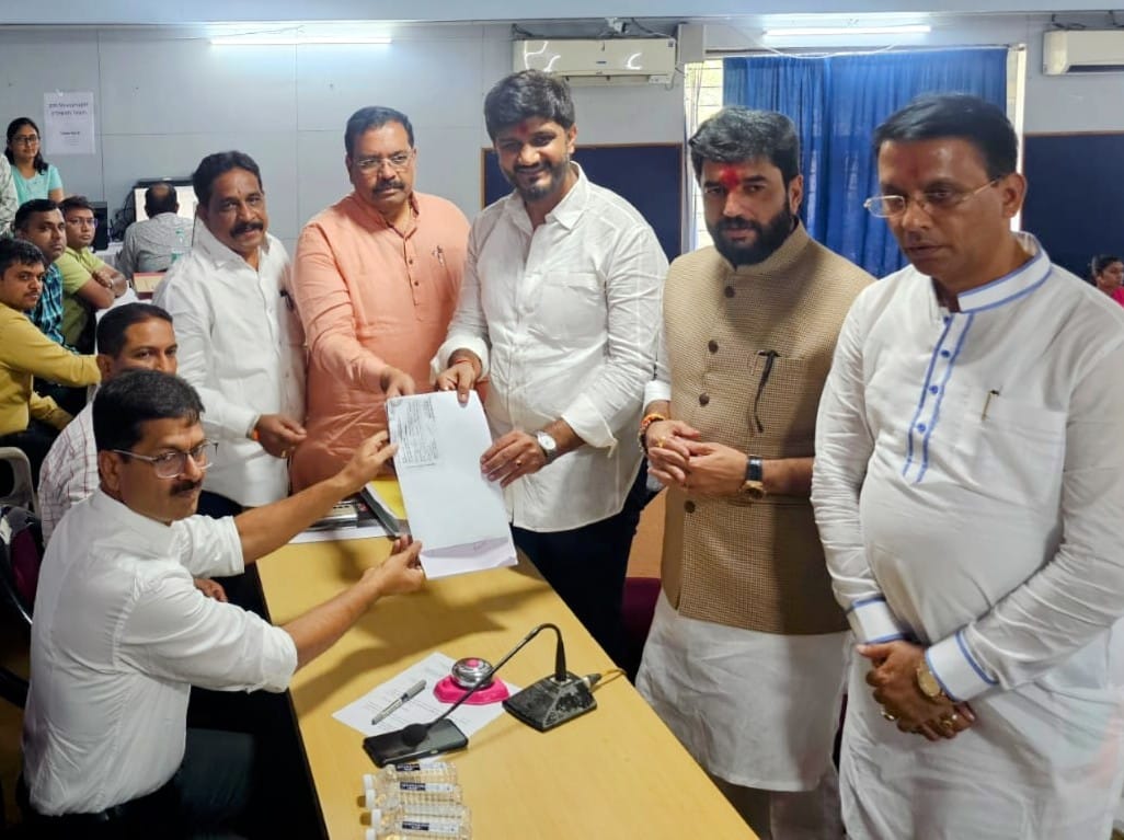 शिवाजीनगर मध्ये महायुतीचे ऐक्याचे शक्तीप्रदर्शन भाजप उमेदवार सिद्धार्थ शिरोळे यांचा उमेदवारी अर्ज दाखल