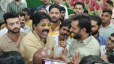 पुण्यात राष्ट्रवादी काँग्रेसचे पदाधिकारी सामूहिक राजीनाम्याच्या पवित्र्यात; दीपक मानकरांना राज्यपाल नियुक्त विधान परिषद आमदार निवडीत डावलले गेल्याने कार्यकर्त्यांचा संताप 