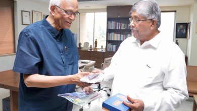 ज्येष्ठ शास्त्रज्ञ डॉ. रघुनाथ माशेलकर यांच्याकडून चंद्रकांत पाटील यांचे कौतुक