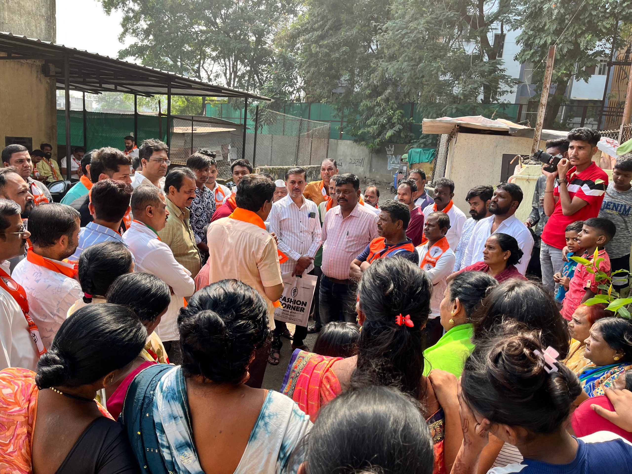 सुरू असलेली पदयात्रा चंद्रकांत मोकाटे यांनी अचानकच थांबवली अन् त्यानंतर जे घडले.. अधिकाऱ्यांची झाली धावाधाव