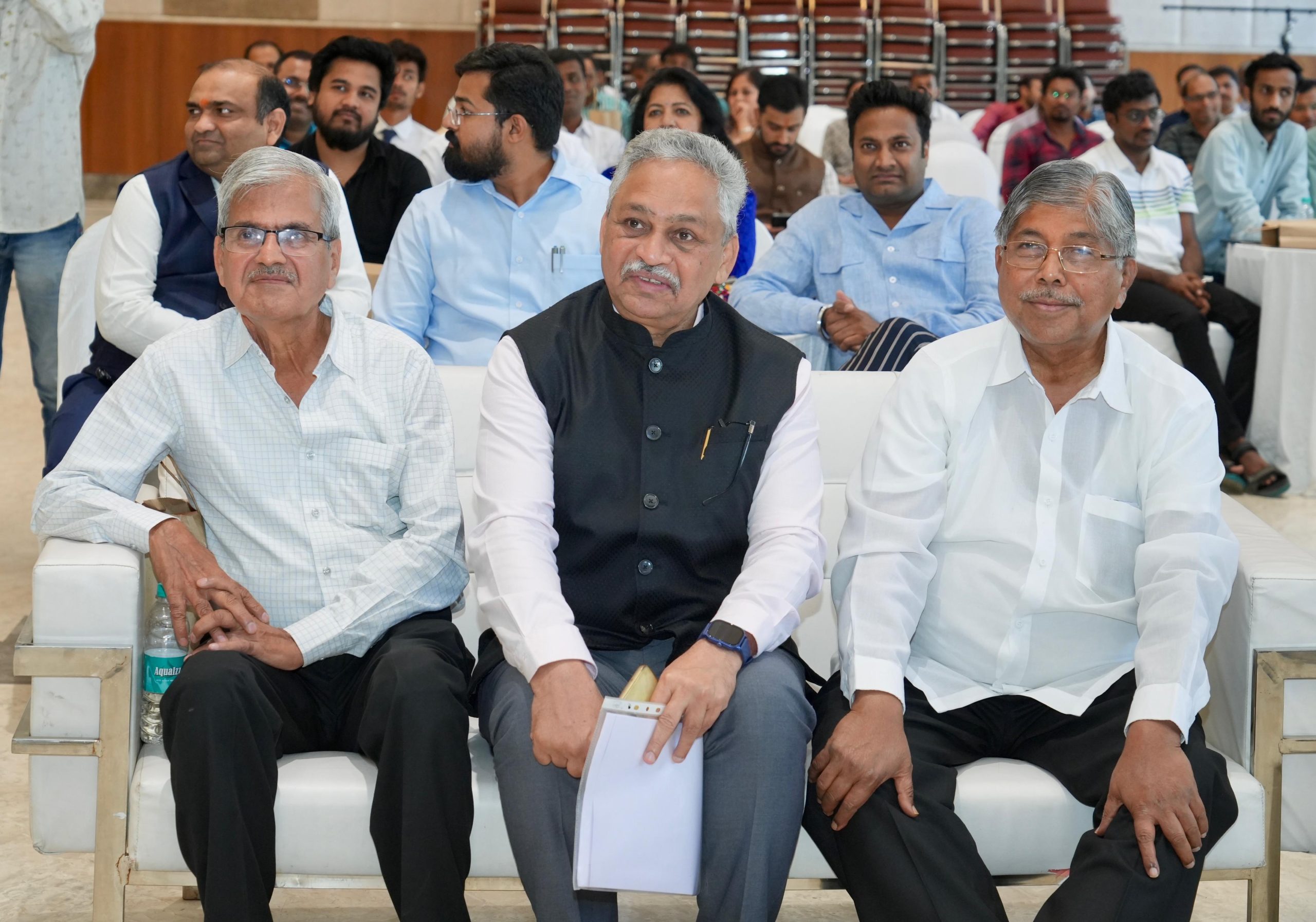 चंद्रकांत पाटील यांच्या पाठीशी कोथरुडकरांनी खंबीरपणे रहावे- माजी मंत्री सुरेश प्रभू यांचे आवाहन