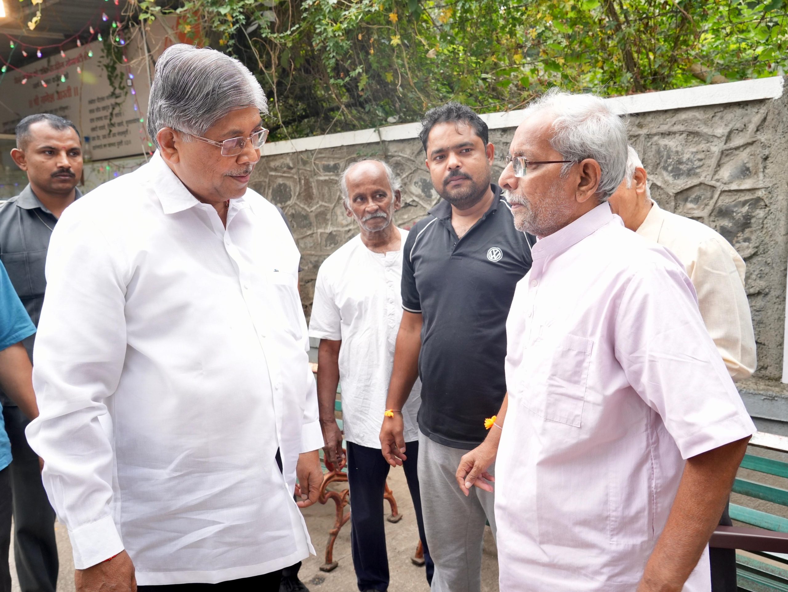 रा. स्व. संघाचे ज्येष्ठ स्वयंसेवक अरविंद कोल्हटकरांचे चंद्रकांत पाटील यांना आशीर्वाद