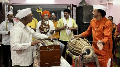 महाविकास आघाडीचे उमेदवार चंद्रकांत मोकाटे यांनी म्हातोबा मंदिरात काकड आरती सोहळ्यात सहभागी होत भक्तिरसात तल्लीन 