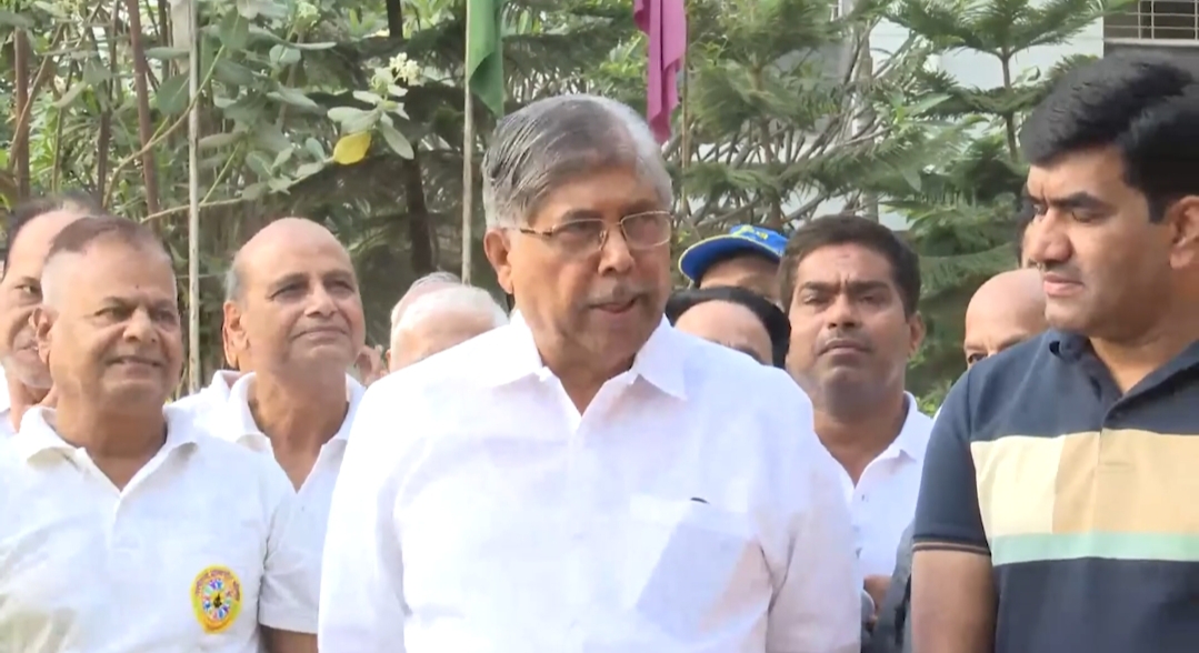 चंद्रकांत पाटील यांना विजयी करण्याचा कवितेतून केला संकल्प