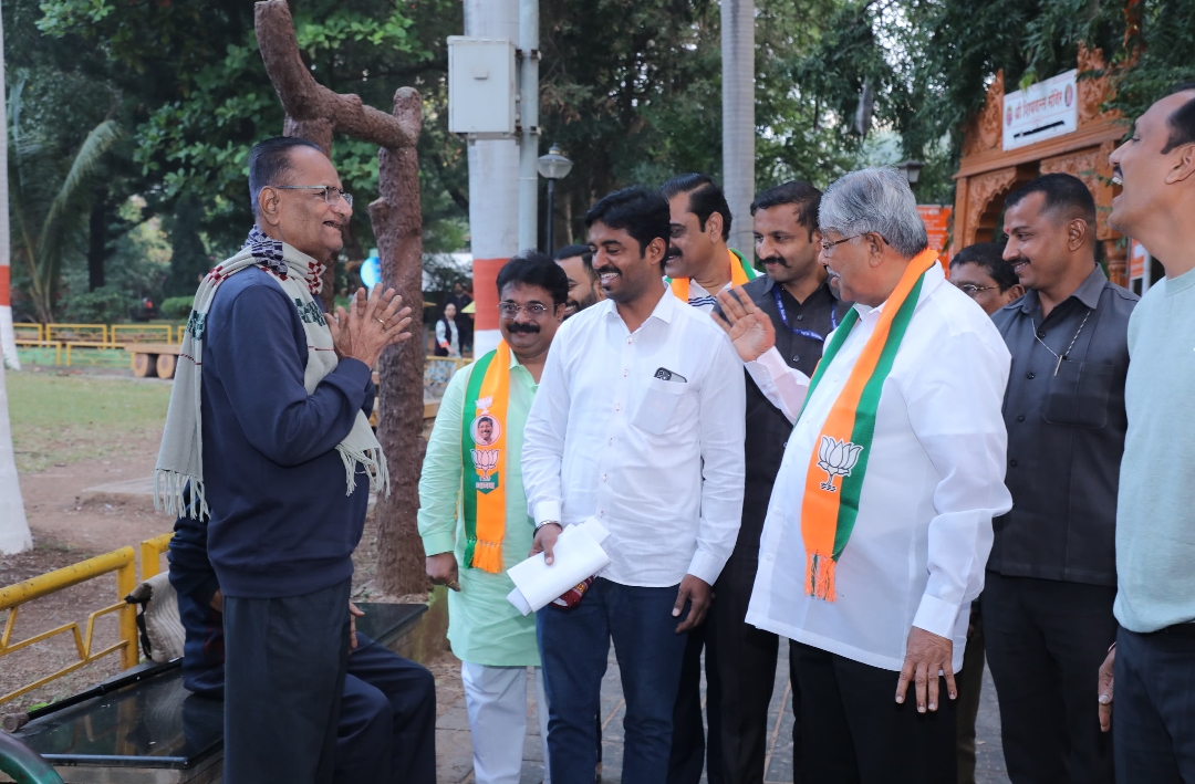 दादा… तुम्ही फक्त विजयाचे पेढे घेऊन या ! चंद्रकांत पाटील यांच्या मॉर्निंग वॉक संवादात नागरिकांच्या उत्स्फूर्त प्रतिक्रिया.. दादा… तुम्ही फक्त विजयाचे पेढे घेऊन या! चंद्रकांत पाटील यांच्या मॉर्निंग वॉक संवादात नागरिकांच्या उत्स्फूर्त प्रतिक्रिया..