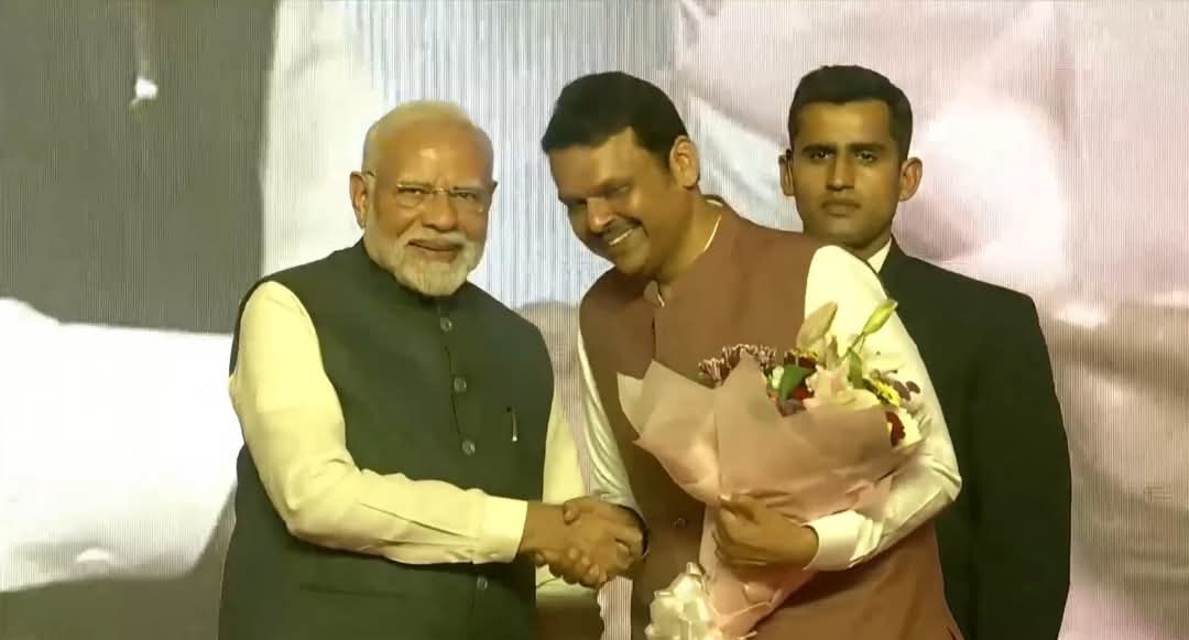 महाराष्ट्राचे मुख्यमंत्री म्हणून देवेंद्र फडणवीसांनी तिसऱ्यांदा घेतली शपथ, भाजप कार्यकर्त्यांचा जल्लोष