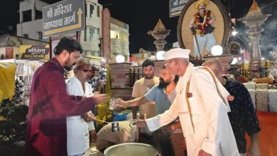 सर्वात्मक महारुद्र परिवार ट्रस्ट शेगाव शाखेच्या वतीने दुग्धपान वाटपाचा कार्यक्रम शेगाव येथे संपन्न