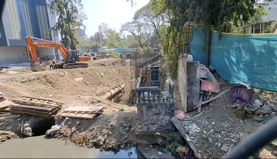 कोथरूड मृत्युंजय मंदिराशेजारील नाला बुजवून होणारा रस्ता नक्की कोणाच्या फायद्यासाठी?