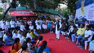 ‘नामदेव तुझा बाप’ म्हणत कवी, साहित्यिकांचे पुण्यात अभिनव आंदोलन