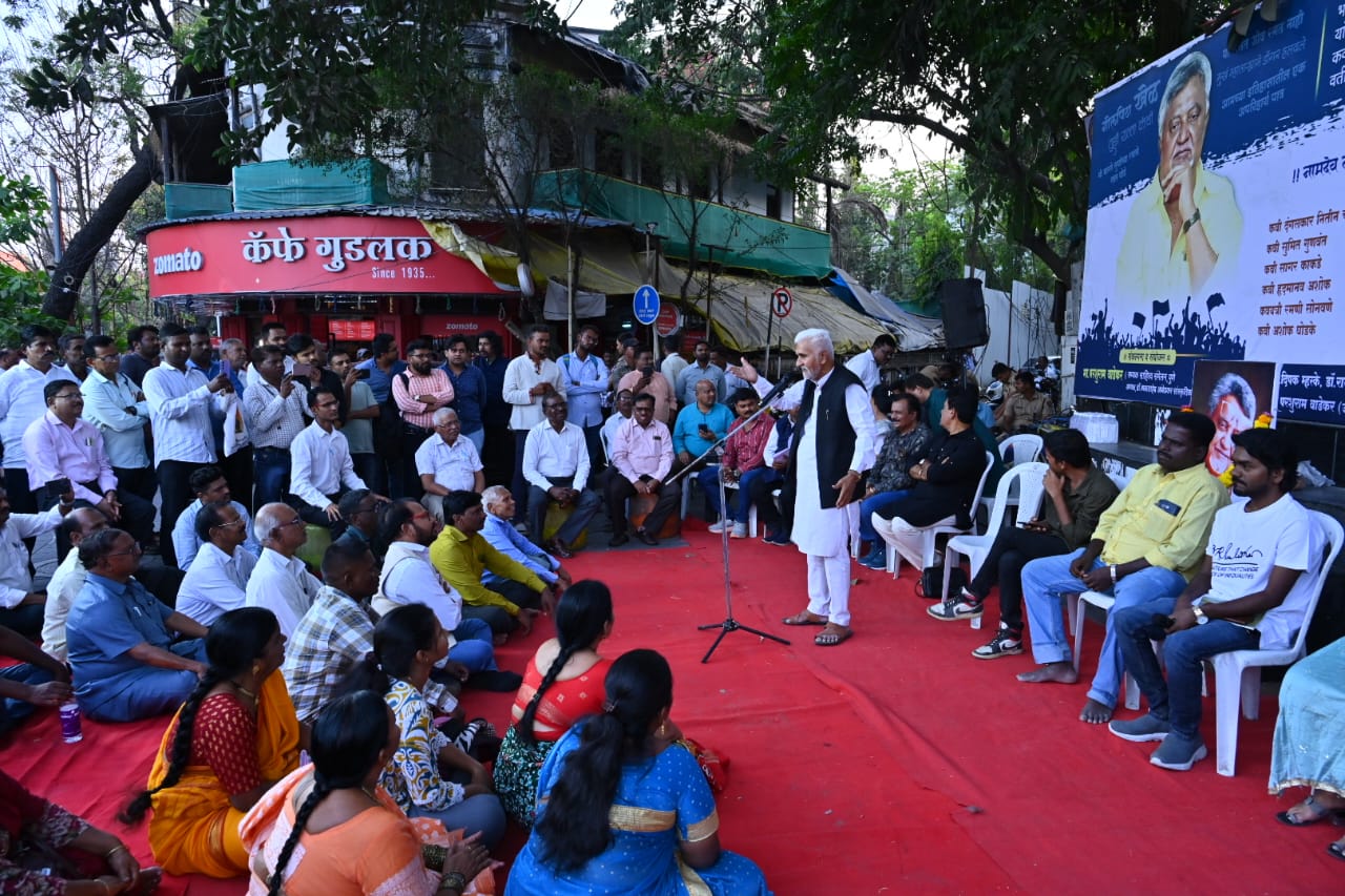 ‘नामदेव तुझा बाप’ म्हणत कवी, साहित्यिकांचे पुण्यात अभिनव आंदोलन ‘नामदेव तुझा बाप’ म्हणत कवी, साहित्यिकांचे पुण्यात अभिनव आंदोलन