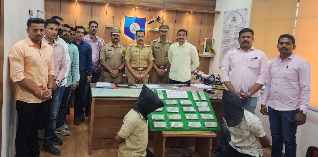 दहा लाखांची रोकड हिसकावून पळालेल्या दोघांना अटक