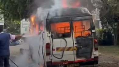 पुण्यात मिनी बसला लागलेल्या आगीत&nbsp; चार जणांचा होरपळून मृत्य..