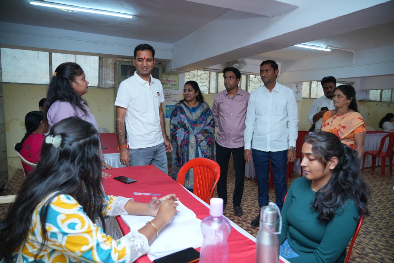 पुण्यात नोकरी मेळाव्यात 42 जणांना ऑफर लेटर