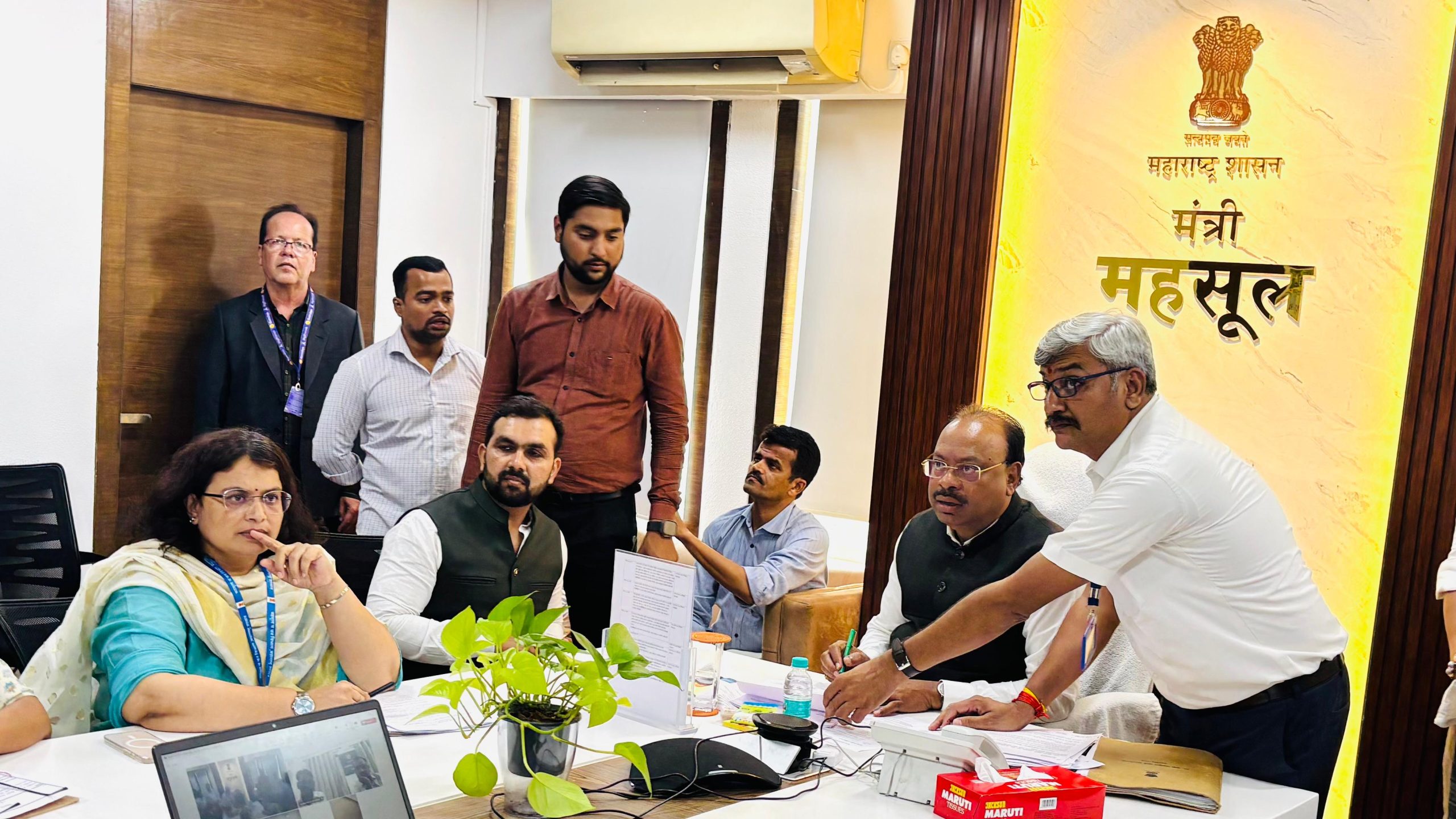 बावधनमधील गायरान जमिनी गावच्या विकासासाठी परत मिळवून देण्याच्या दृष्टीने महत्वपूर्ण पाऊल : मंत्रालयात झालेल्या बैठकीत चंद्रशेखर बावनकुळे यांचे हे निर्देश बावधनमधील गायरान जमिनी गावच्या विकासासाठी परत मिळवून देण्याच्या दृष्टीने महत्वपूर्ण पाऊल : मंत्रालयात झालेल्या बैठकीत चंद्रशेखर बावनकुळे यांचे हे निर्देश