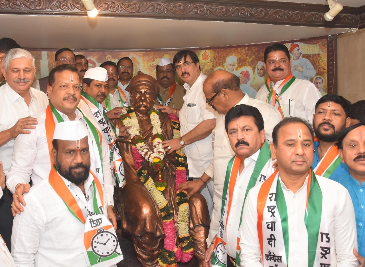 महाराष्ट्र दिनानिमित्त राष्ट्रवादी काँग्रेस पार्टी आयोजित महाराष्ट्र गौरव मंगल कलश रथयात्रा पुण्यातून पुढील मार्गावर मार्गस्थ.. महाराष्ट्र दिनानिमित्त राष्ट्रवादी काँग्रेस पार्टी आयोजित महाराष्ट्र गौरव मंगल कलश रथयात्रा पुण्यातून पुढील मार्गावर मार्गस्थ..